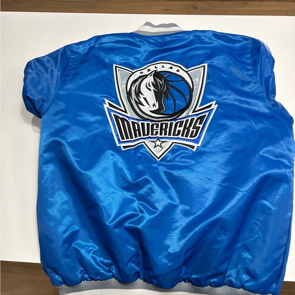 Starter Dallas Mavericks jacket in a mens large - Picture 2 of 3